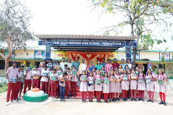 పాఠశాల అభివృద్ధికి పూర్తి సహకారం: జూకంటి బాబు