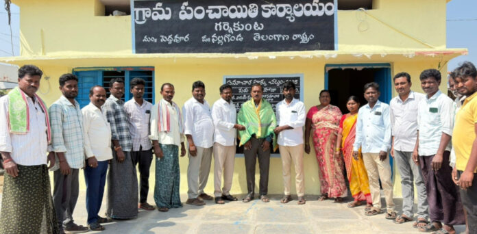 Sarpanch honours Navatelangana reporter
