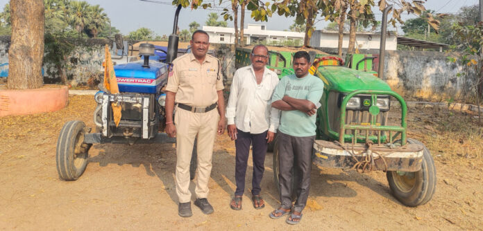 అక్రమ ఇసుక ట్రాక్టర్లు పట్టివేత