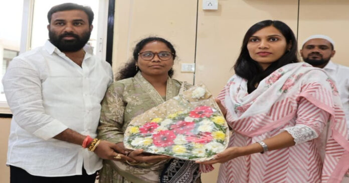 కలెక్టర్ ను కలిసిన వైస్ చైర్మన్ రేణుక చిరు