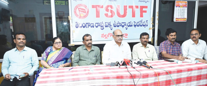 ఉద్యోగులకు రెండో పీఆర్సీని అమలు చేయాలి
