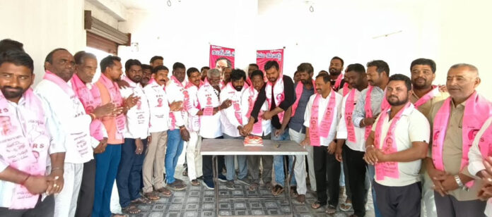 KCRs birthday celebrated in Bheengal