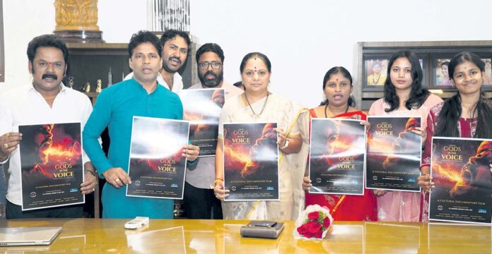 తెలంగాణ ఆత్మను చాటిన ”గాడ్స్ ఇన్ ది వాయిస్”