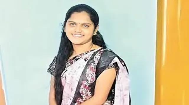 బస్సు బోల్తా..తెగిపడిన యువతి చేయి