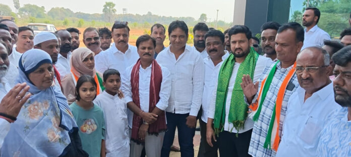 8వ వార్డు కాంగ్రెస్ కౌన్సిలర్ కాంగ్రెస్ లో చేరిక..