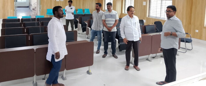 ప్రమాణ స్వీకారం ఏర్పాట్లను పరిశీలించిన అదనపు కలెక్టర్..