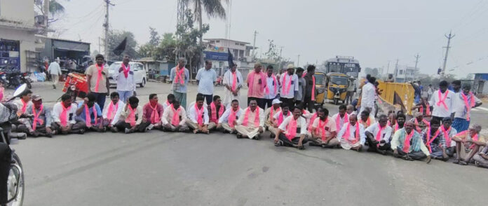 పెద్దవంగరలో బీఆర్ఎస్ శ్రేణుల నిరసన