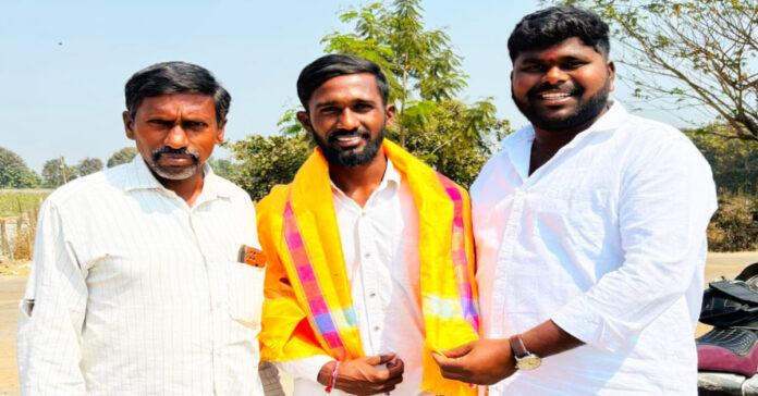 కూరాకుల ప్రవీణ్ ను సన్మానించిన బండి రణధీర్