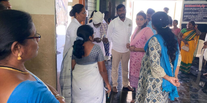 మెరుగైన వైద్య సేవలు అందించాలి: సర్పంచ్