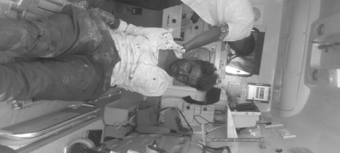 ద్విచక్ర వాహనాన్ని ఢీకొన్న కారు.. వ్యక్తికి తీవ్ర గాయాలు