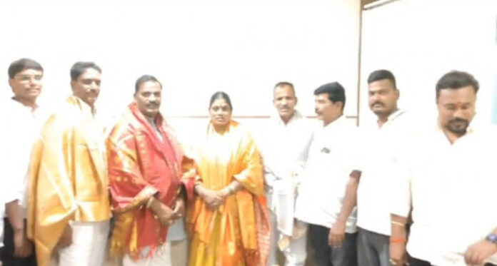 గుట్టలో కాంగ్రెస్ అభ్యర్థి ఏకగ్రీవం