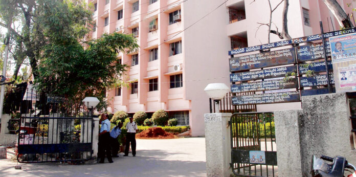 గురుకులాల్లో ప్రవేశాలకు పెరిగిన దరఖాస్తులు