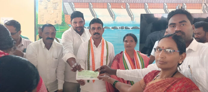 Distribution of Kalyana Lakshmi cheques in Antapur