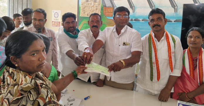 Distribution of Kalyana Lakshmi cheques in Pedda Shackarga