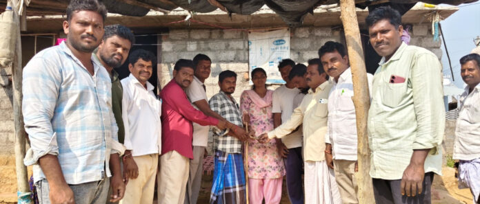 సైదులు కుటుంబానికి ఆర్థిక సహాయం