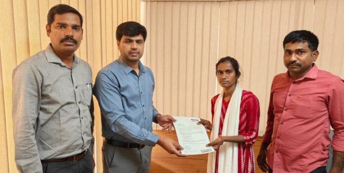 108 పైలట్ కుటుంబానికి ఆర్థిక చేయూత