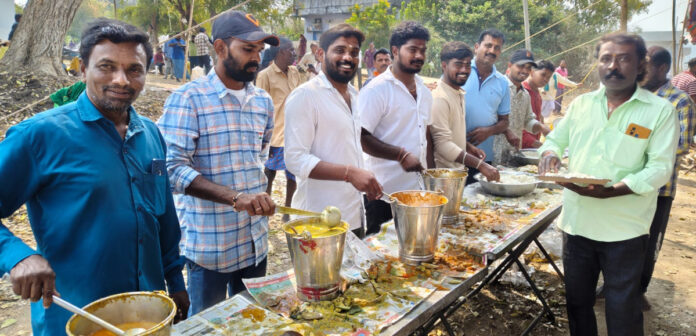 శివాలయాల్లో అన్న వితరణ కార్యక్రమాలు