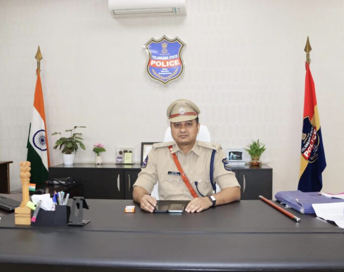 జిల్లాలో 195 అబాండెడ్ వాహనాలు