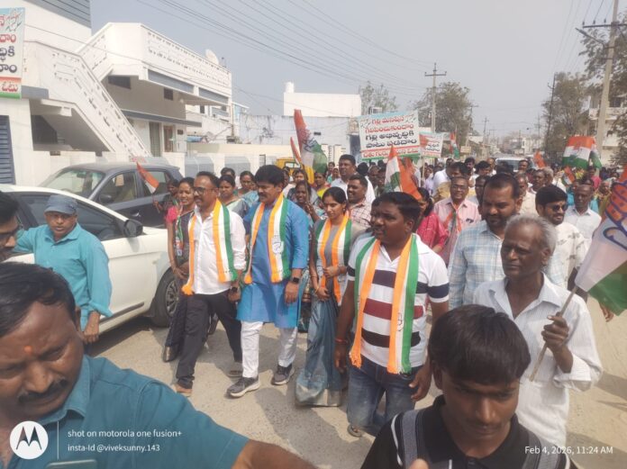 కాంగ్రెస్ పార్టీ ఆధ్వర్యంలో 15వ వార్డులో ఇంటింటా ప్రచార కార్యక్రమం