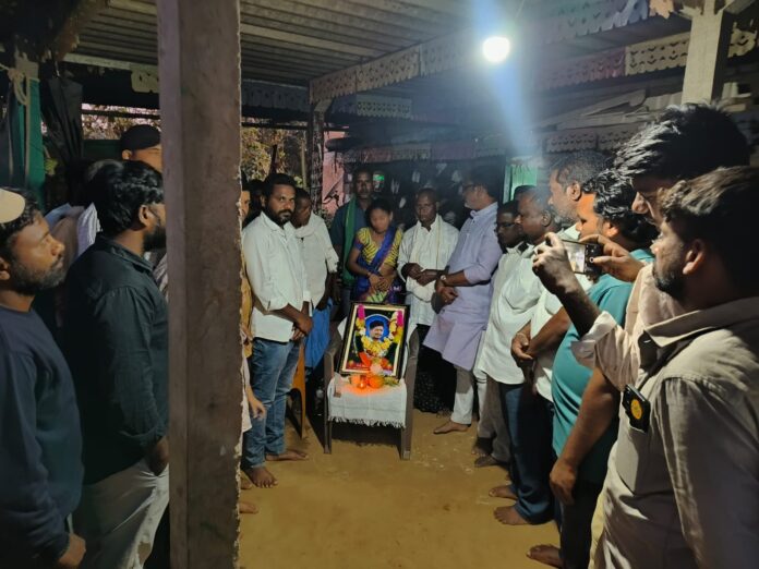 Former MLA Putta Madhu visits the family of the deceased