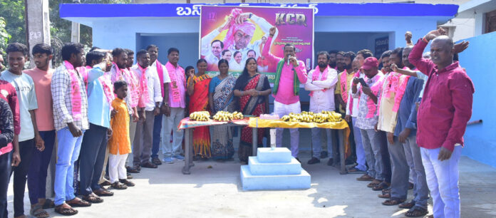 తాజ్ పూర్ లో ఘనంగా కేసీఆర్ జన్మదిన వేడుకలు