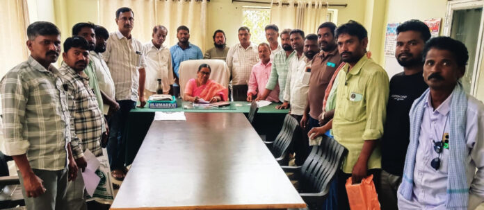 కోళ్ల ఫారం నిర్మాణం రద్దు చేయాలని వినతి