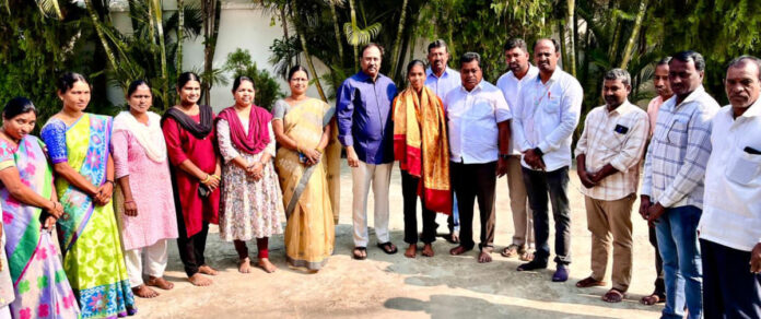 ఇస్రో విసిట్కు ఎంపికైన హారికను సన్మానించిన సుభాష్ రెడ్డి