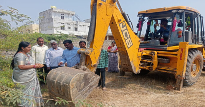 ఇచ్చిన మాట ప్రకారం కంప చెట్లు పిచ్చి మొక్కల తొలగింపు