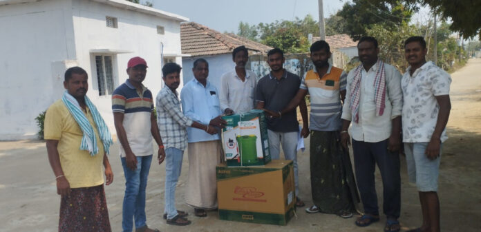 సబ్సిడీ పంపుసెట్లు అందజేసిన సర్పంచ్ నర్సింగం