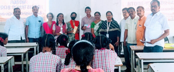 విద్యార్థులకు ఫిజికల్ సైన్స్ ప్రతిభ పరీక్షలు