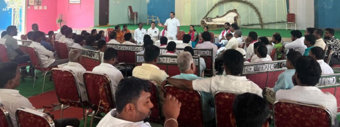 ఎన్నికల హామీలను కాంగ్రెస్ అమలు చేయాలి