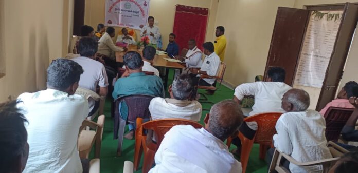 సోపూర్ లో గ్రామసభ.. పలు సమస్మలపై తీర్మాణం