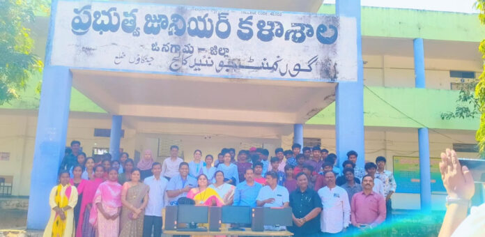 జూనియర్ కళాశాలకు కంప్యూటర్ల బహుకరణ