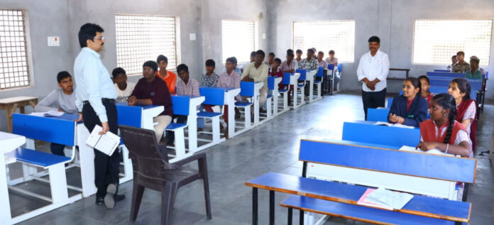 10వ తరగతి విద్యార్థులపై ప్రత్యేక శ్రద్ధ పెట్టాలి: కలెక్టర్