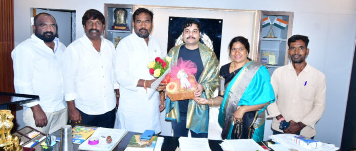 ఎస్పీని కలిసిన మున్సిపల్ చైర్మన్..