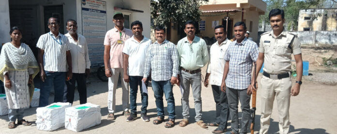 పోలీస్ స్టేషన్ స్టాంగ్ రూంకు చేరిన ఇంటర్ ప్రశ్నా పత్రాలు