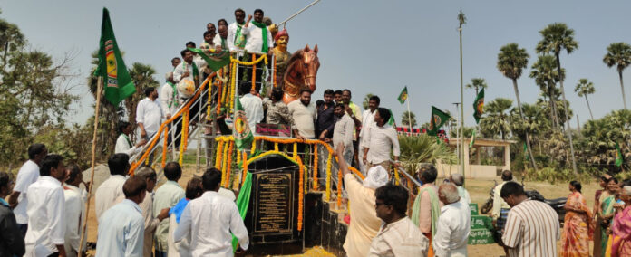 వావిలాలలో సర్దార్ సర్వాయి పాపన్న విగ్రహావిష్కరణ