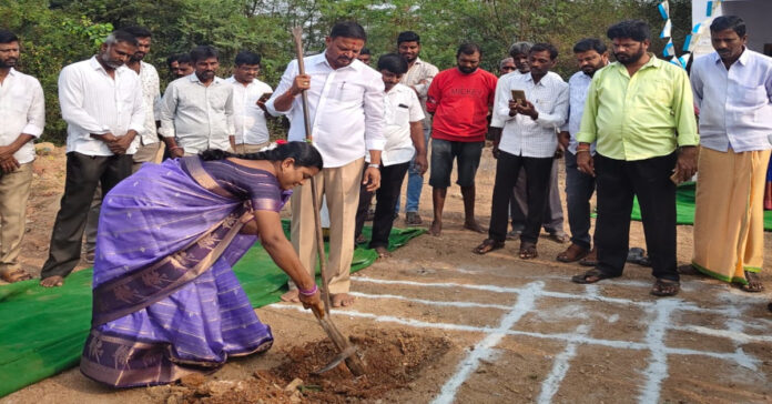 గుడి పునర్నిర్మాణానికి శంకుస్థాపన..