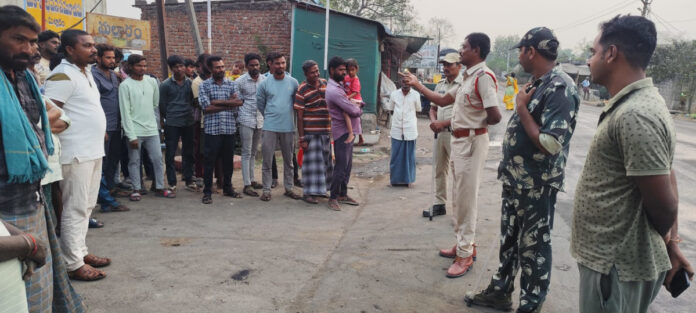 Koyyur police aware of road safety.!