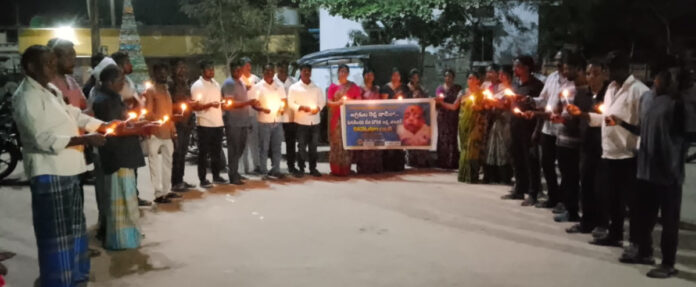 బేబీ మౌనిక కుటుంబానికి న్యాయం చేయాలని నిరసన