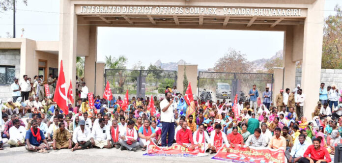 గ్రామ పంచాయతీ కార్మికుల పేర్లు వెంటనే ఆన్లైన్ చేయాలి