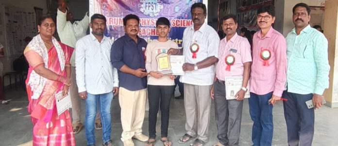 జిల్లా స్థాయిలో ప్రథమ స్థానం కైవసం చేసుకున్న ఆదర్శ పాఠశాల