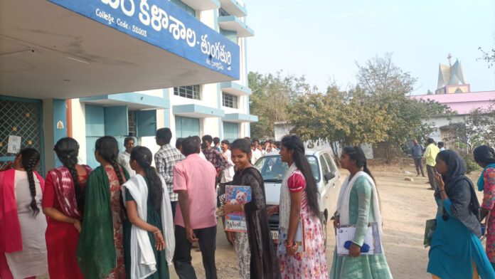 తొలిరోజు ఇంటర్ పరీక్షలు ప్రశాంతం