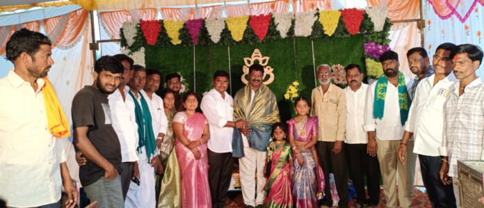 Former MLA Shinde participated in the auspicious event.