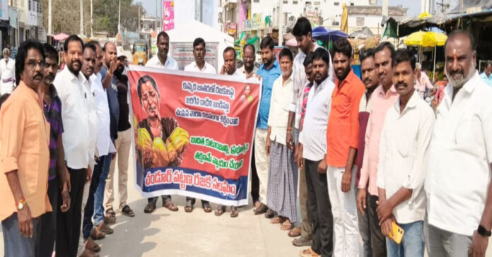 చిన్నారిని కాళ్ళతో తన్ని చంపిన అగ్రవర్ణ పెత్తందారులను అరెస్ట్ చేయాలి