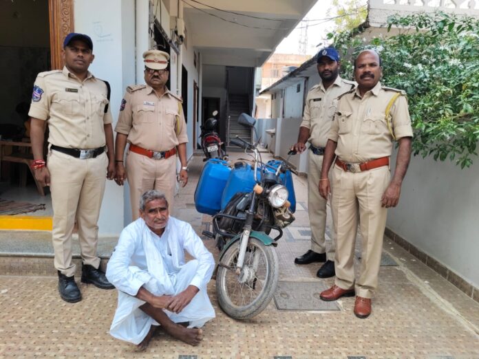 ఎక్సైజ్ శాఖ ముమ్మరంగా తనిఖీలు గంజాయి, కళ్ళు తరలింపు పట్టివేత