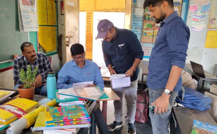 పాఠశాల ను తనిఖీ చేసిన ఏఎంఓ నాగరాజ శేఖర్