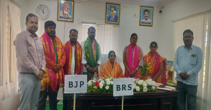 పదవి బాధ్యతలు చేపట్టిన మున్సిపల్ చైర్మన్ బాలమణి