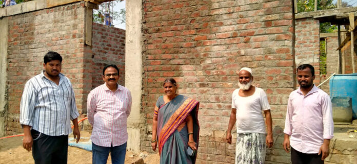 ఇందిరమ్మ ఇండ్ల నిర్మాణాల్లో కార్యదర్శి, సర్పంచ్ కృషి అభినందనీయం