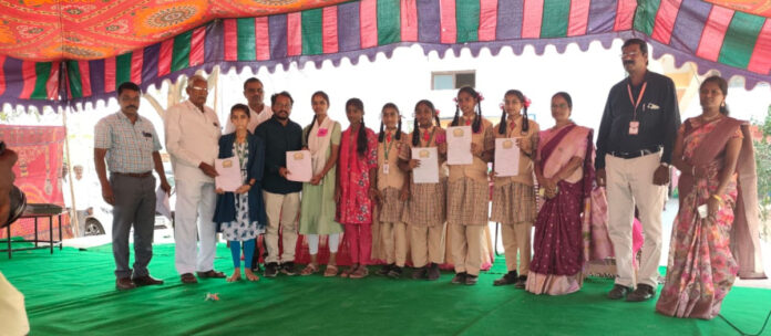 విద్యార్థులు శాస్త్రీయ దృక్పథాన్ని అలవర్చుకోవాలి